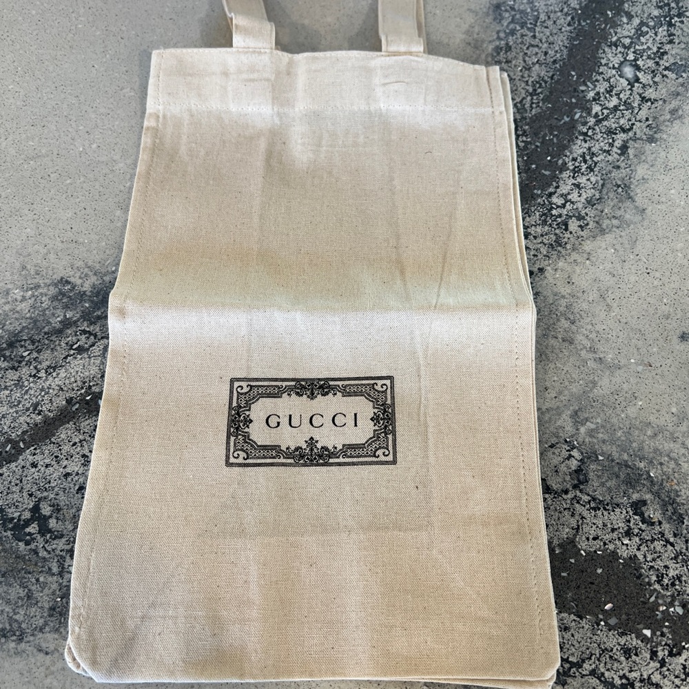 Gucci burlap gift bag with Gucci, green tissue paper